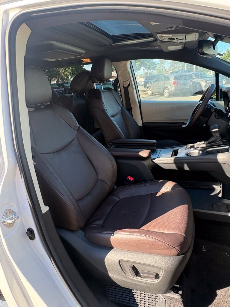 Used 2023 Toyota Sienna Platinum AWD/4WD image 12
