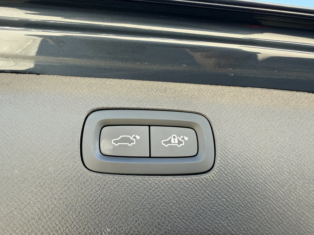 Used 2023 Volvo XC90 B5 Core w/ Protection Package image 38