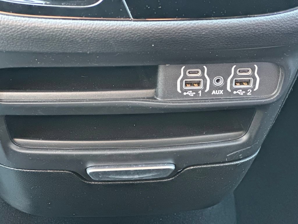 Used 2025 Chrysler Pacifica Select FWD image 26
