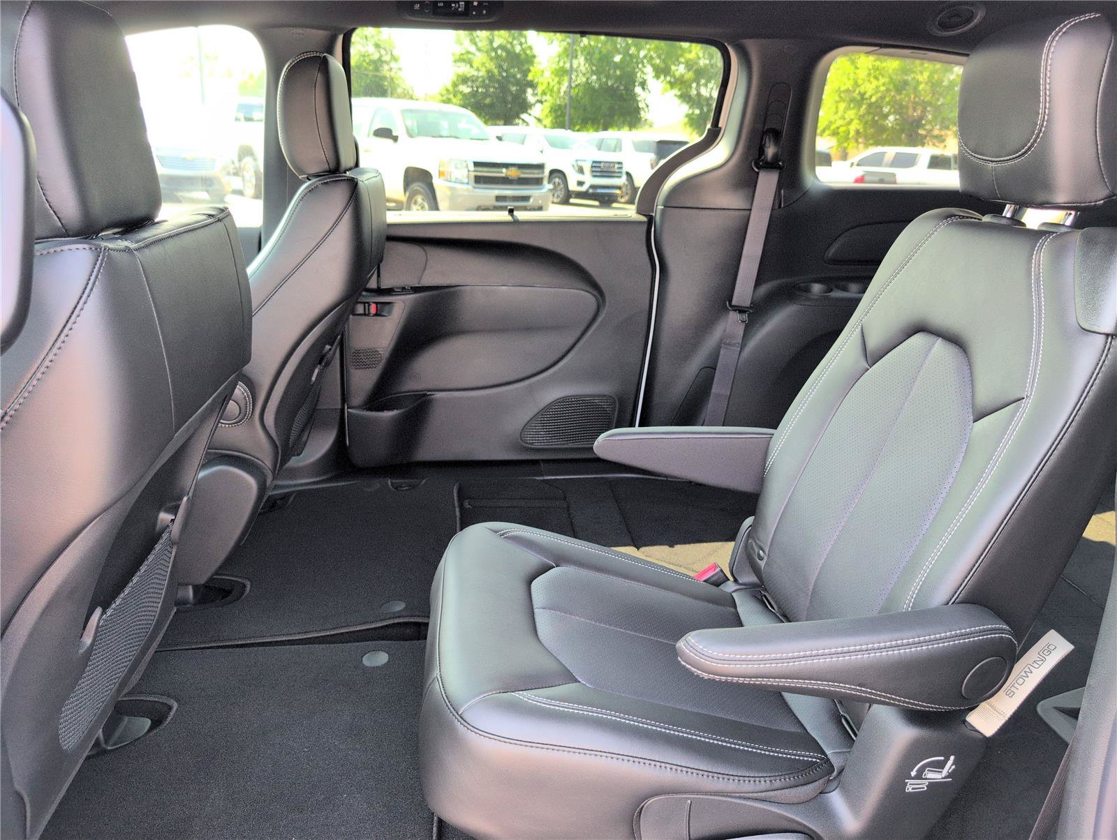 New 2027 Chrysler Pacifica LX FWD image 35