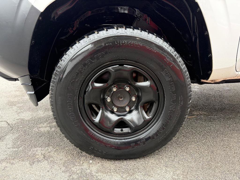 Used 2016 Toyota Tacoma SR image 6