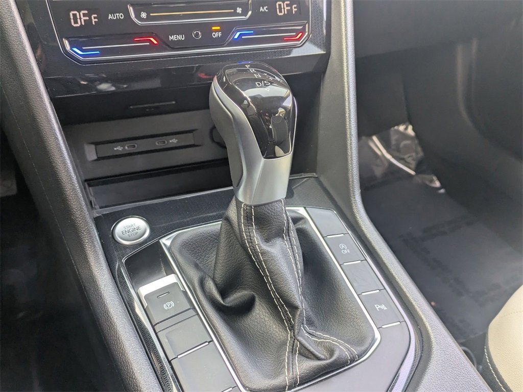 Used 2025 Volkswagen Taos SE image 16