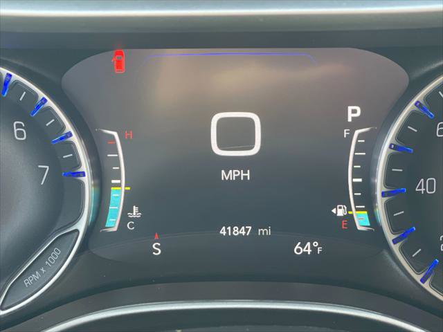 Used 2024 Chrysler Pacifica Touring-L image 30