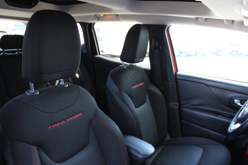 Used 2015 Jeep Renegade Trailhawk w/ Safety & Security Group I image 19