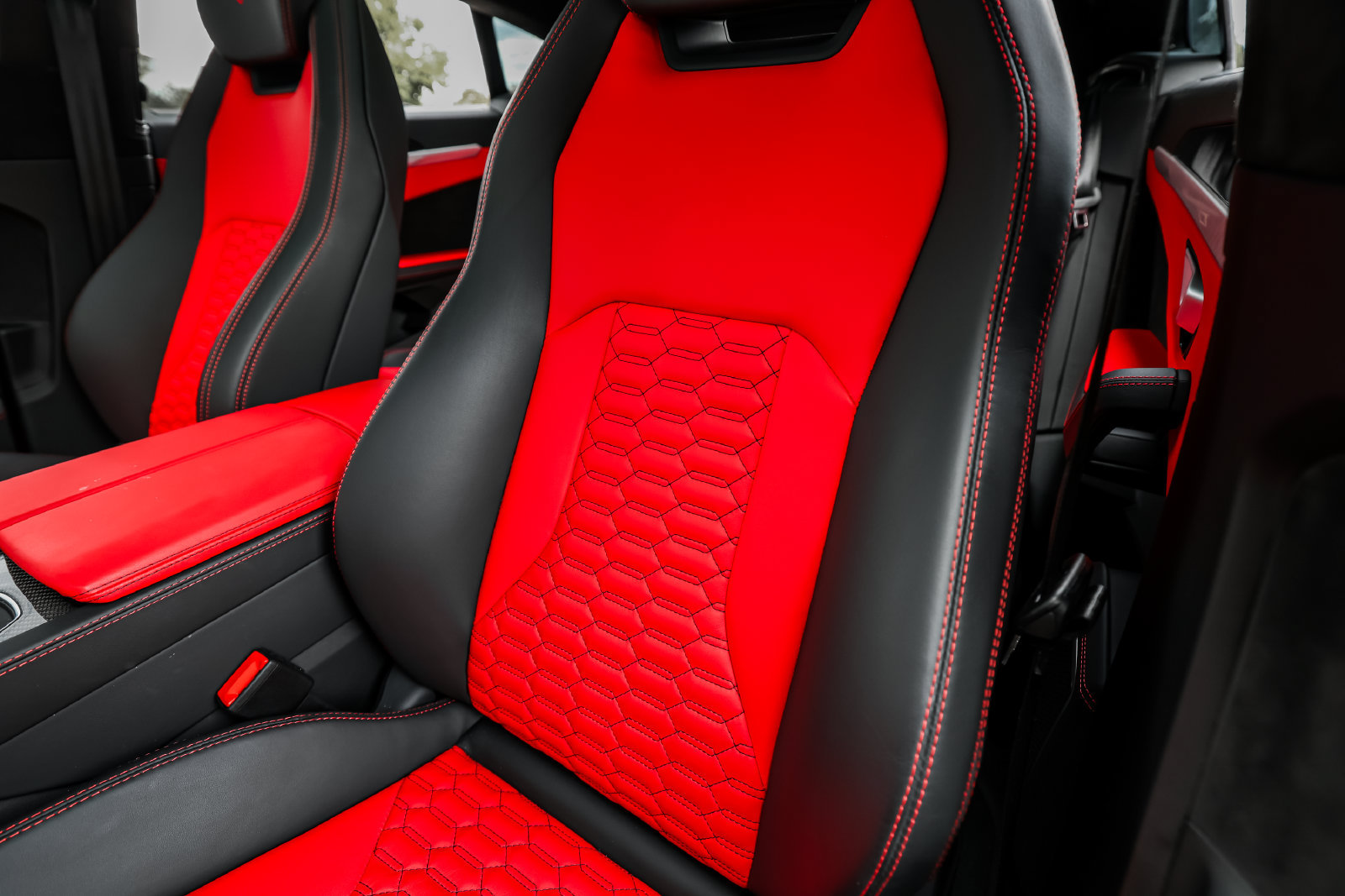 Used 2022 Lamborghini Urus AWD/4WD image 28