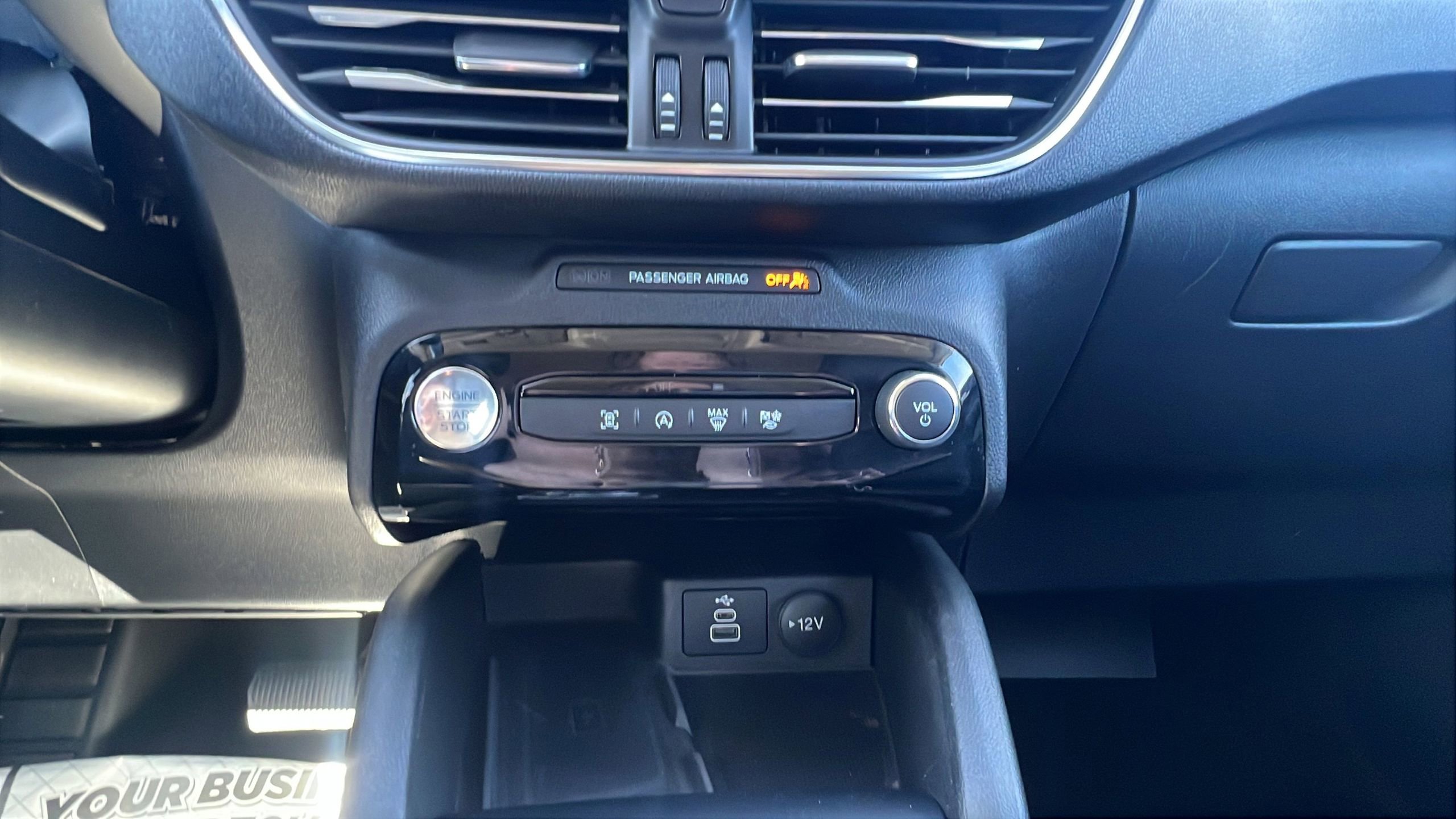 Used 2025 Ford Escape Platinum AWD/4WD image 24