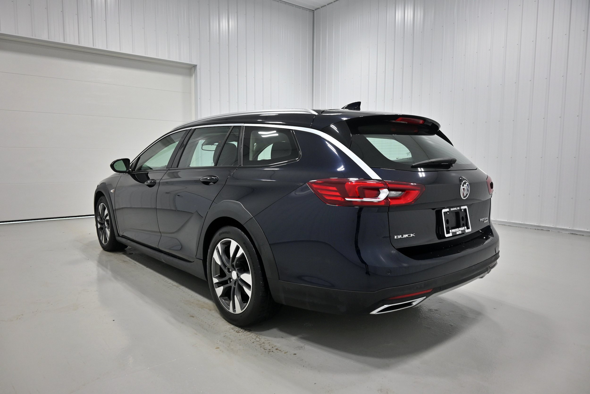 Used 2018 Buick Regal Essence w/ Driver Confidence Package #1 AWD/4WD image 29