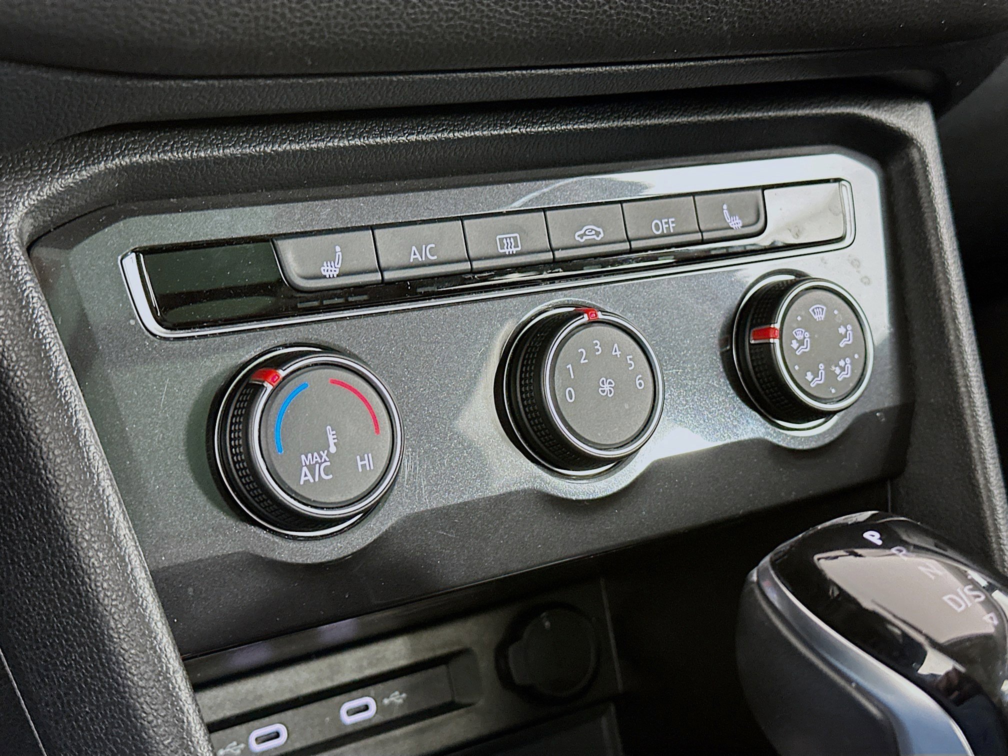 Used 2024 Volkswagen Tiguan Wolfsburg Edition image 23