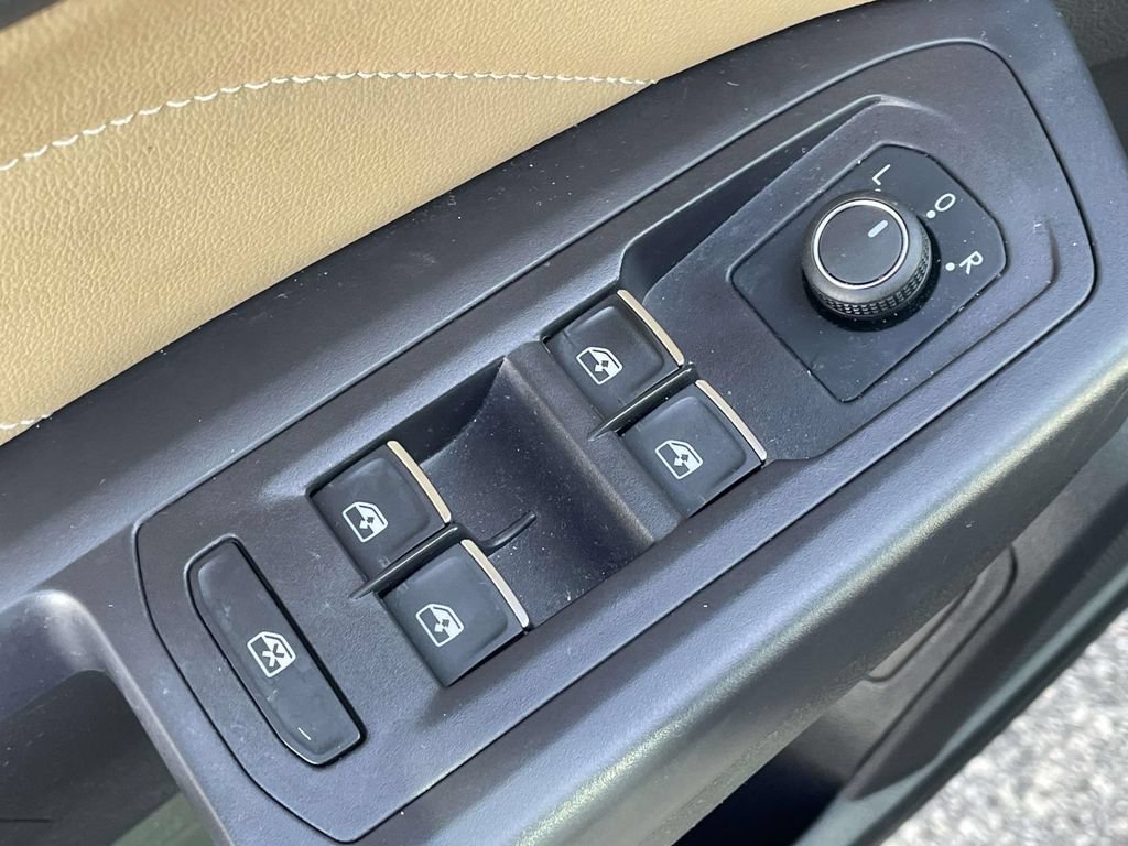 Certified 2021 Volkswagen Atlas Cross Sport SE w/ Panoramic Sunroof Package FWD image 20