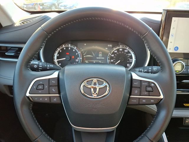Used 2023 Toyota Highlander XLE image 21