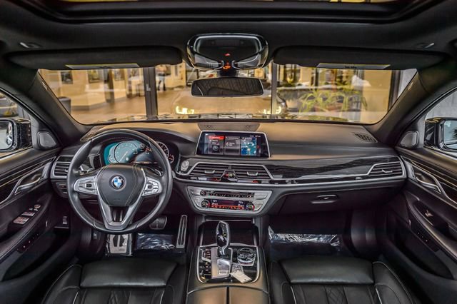 Used 2019 BMW 740i w/ Executive Package image 3