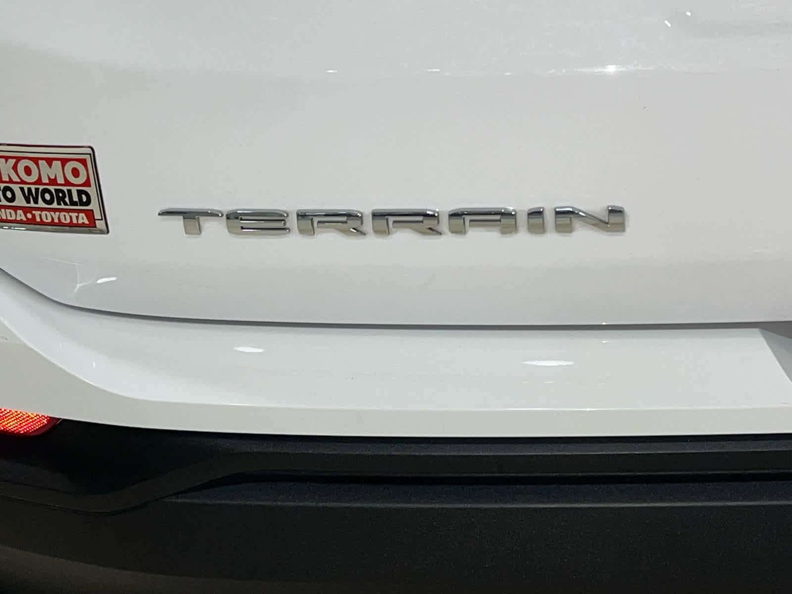 Used 2023 GMC Terrain SLE image 12