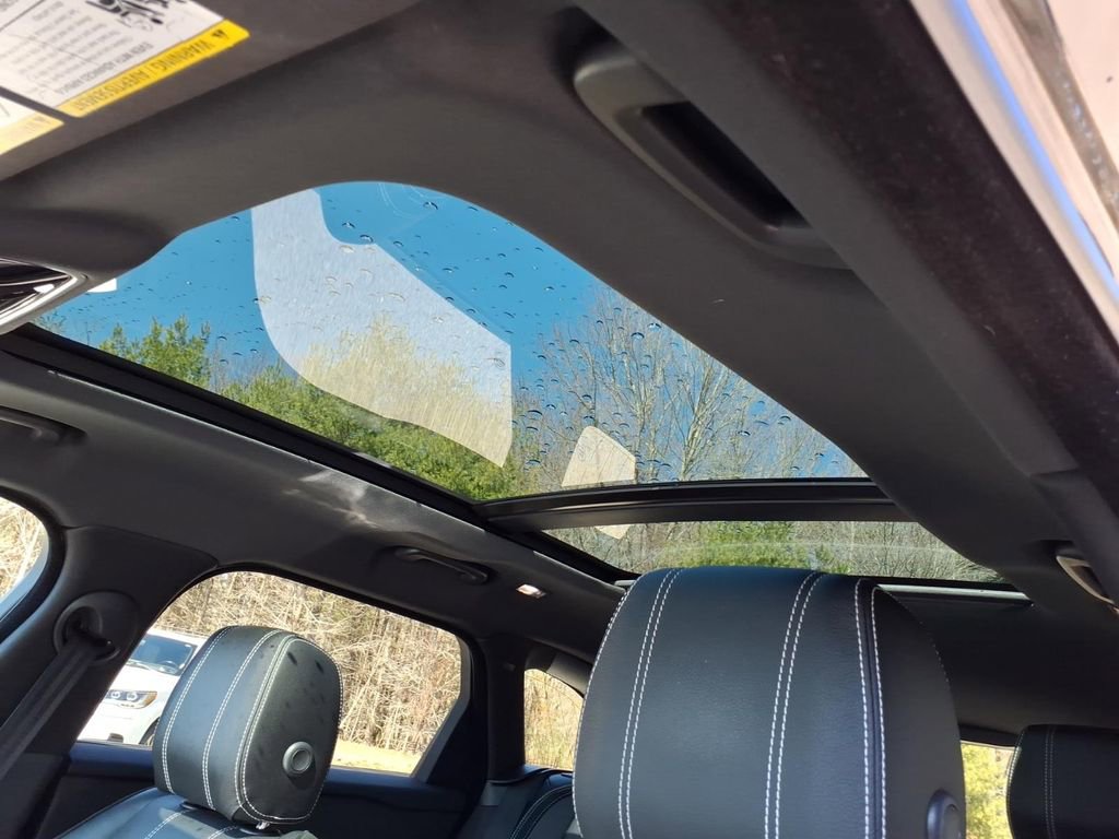 Used 2020 Land Rover Range Rover Velar R-Dynamic S image 17