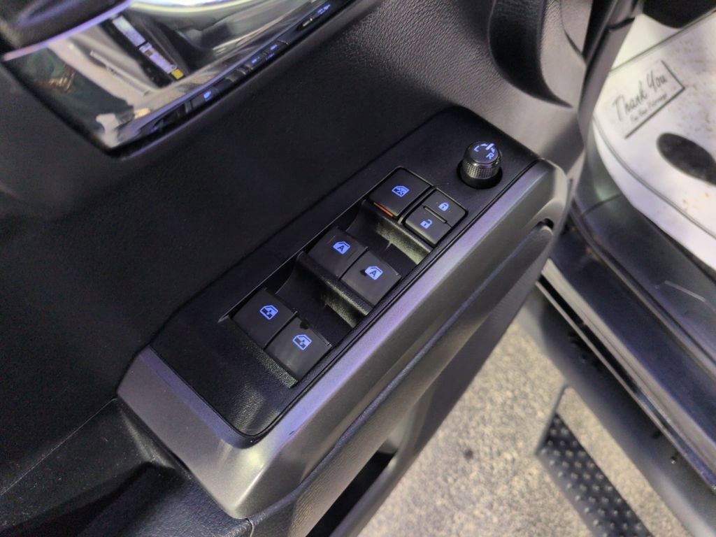 Used 2023 Toyota Tacoma TRD Off-Road w/ Technology Package AWD/4WD image 11