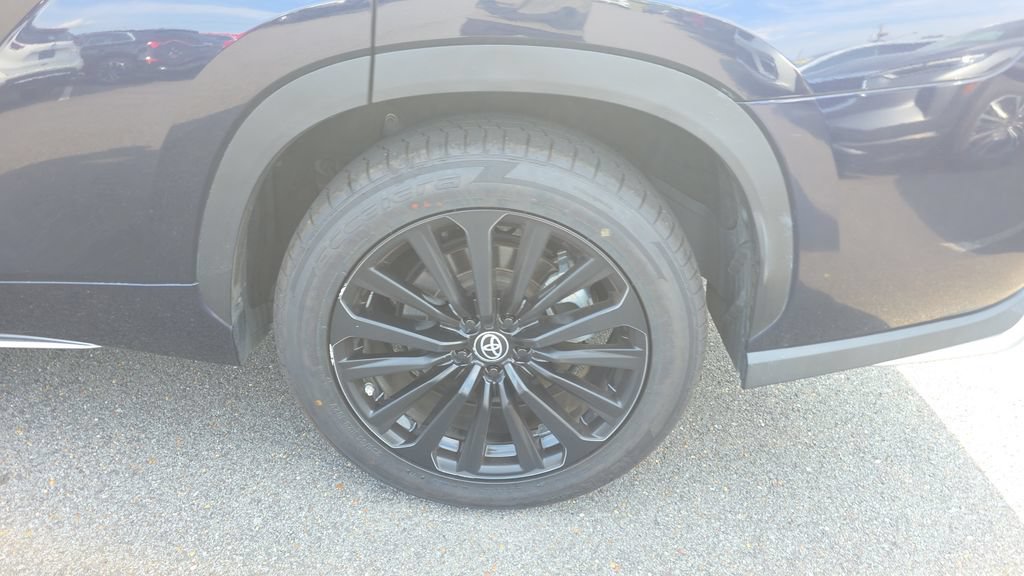Used 2023 Toyota Highlander XSE FWD image 10