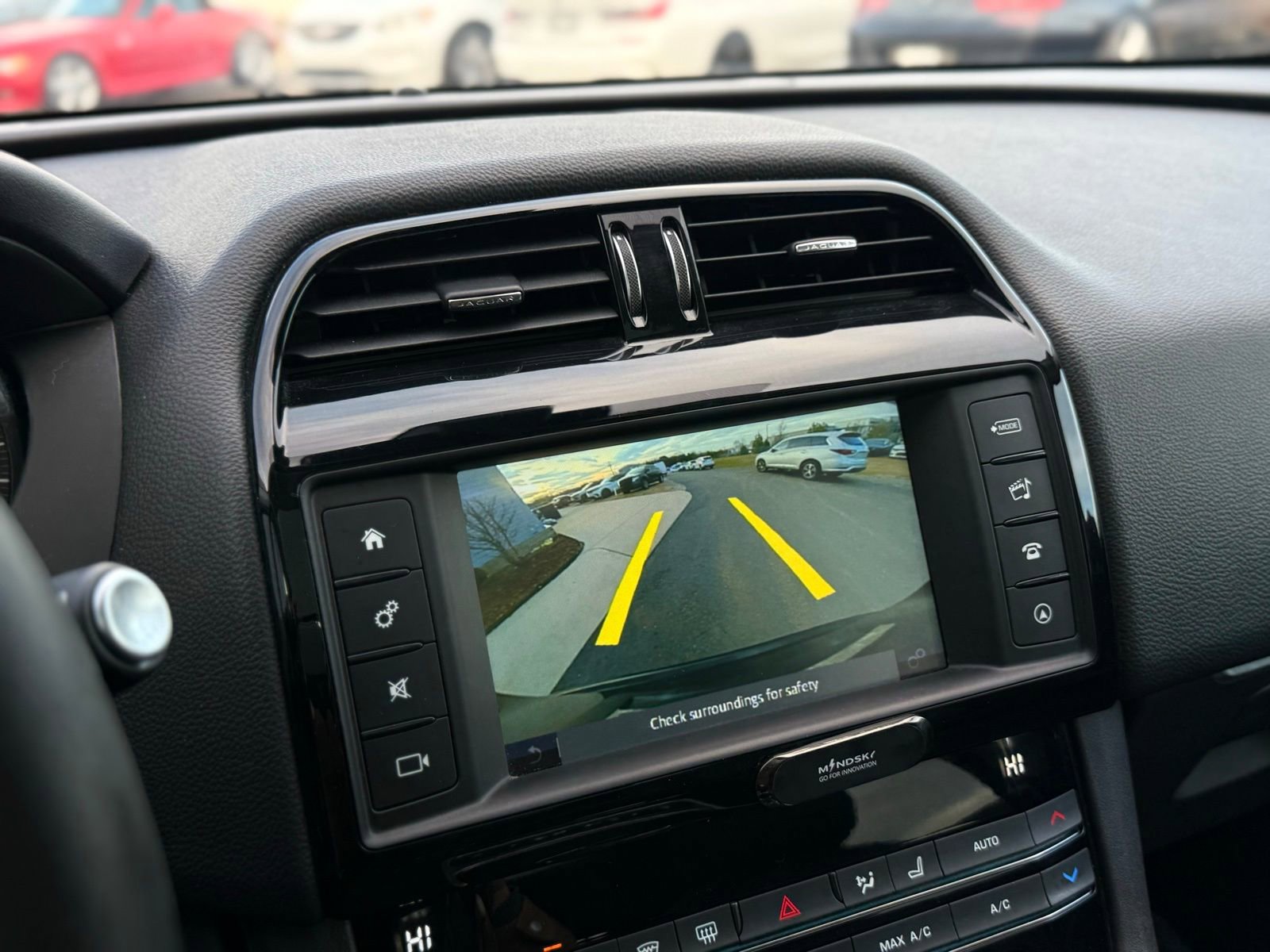 Used 2018 Jaguar F-PACE Premium image 31