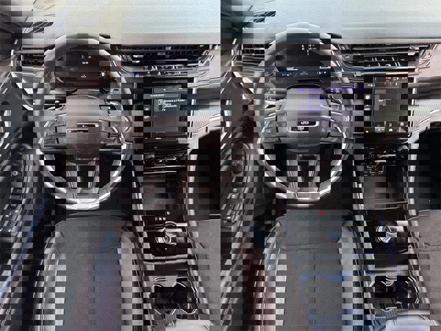 Used 2024 Jeep Grand Cherokee L Altitude image 11