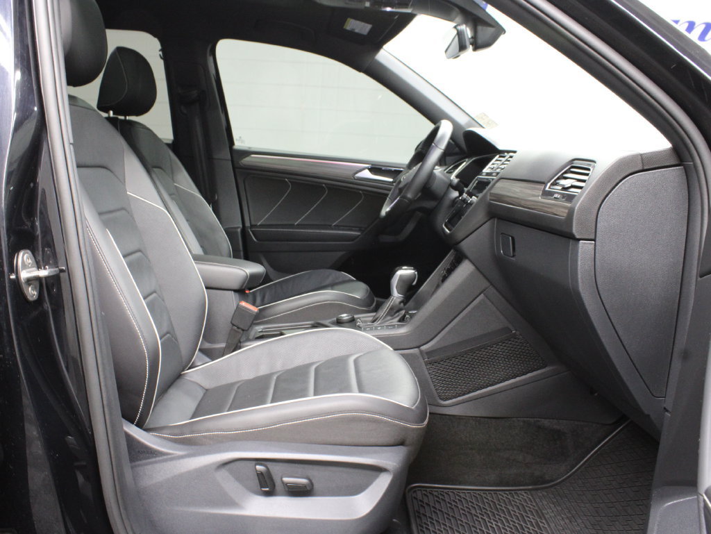 Used 2024 Volkswagen Tiguan SEL R-Line w/ MDO Package, Two-Row AWD/4WD image 32