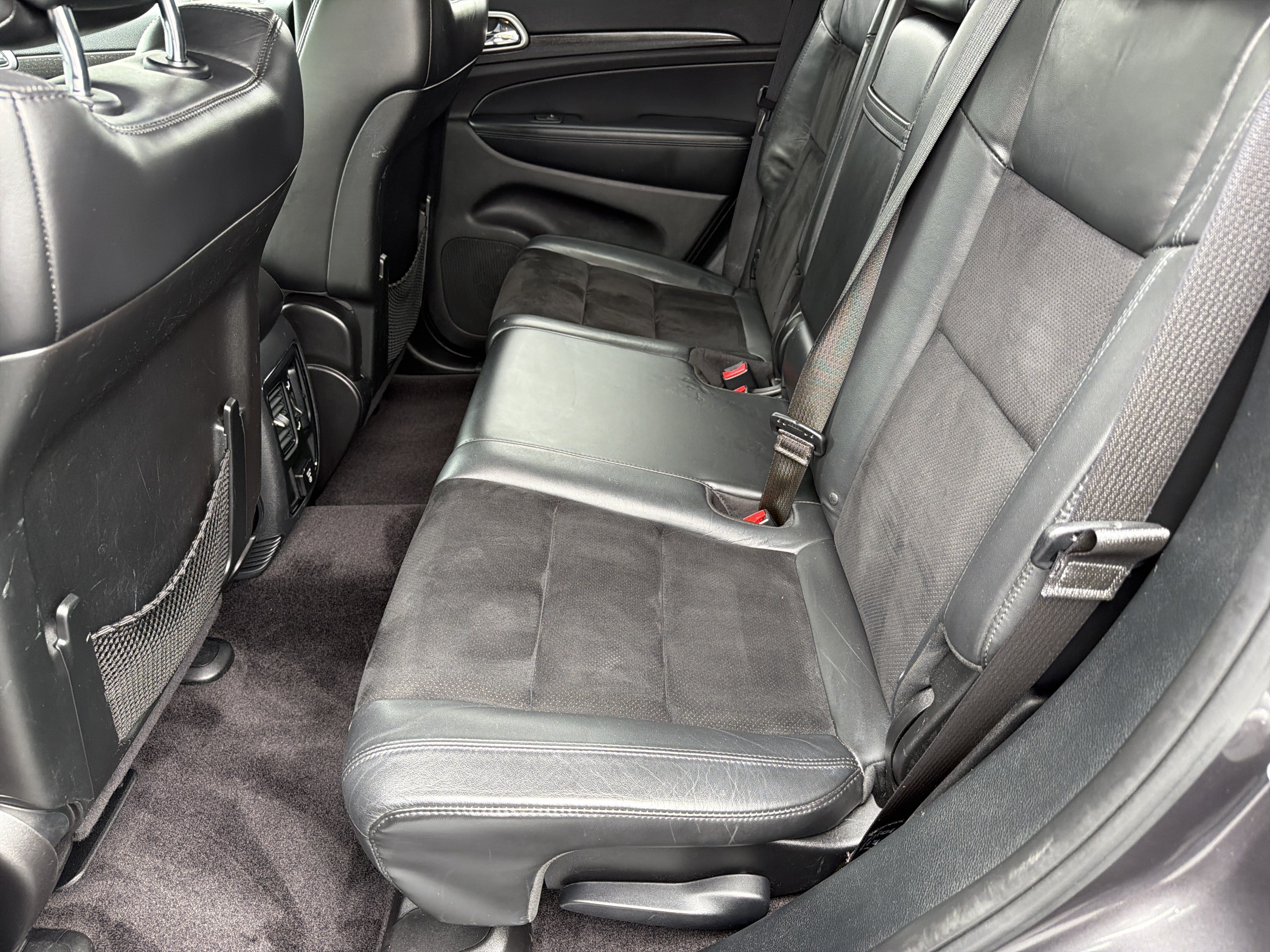 Used 2018 Jeep Grand Cherokee Altitude AWD/4WD image 19