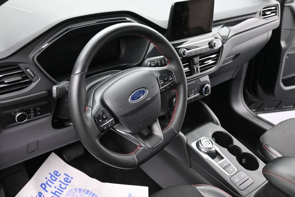 Certified 2025 Ford Escape ST-Line FWD image 17