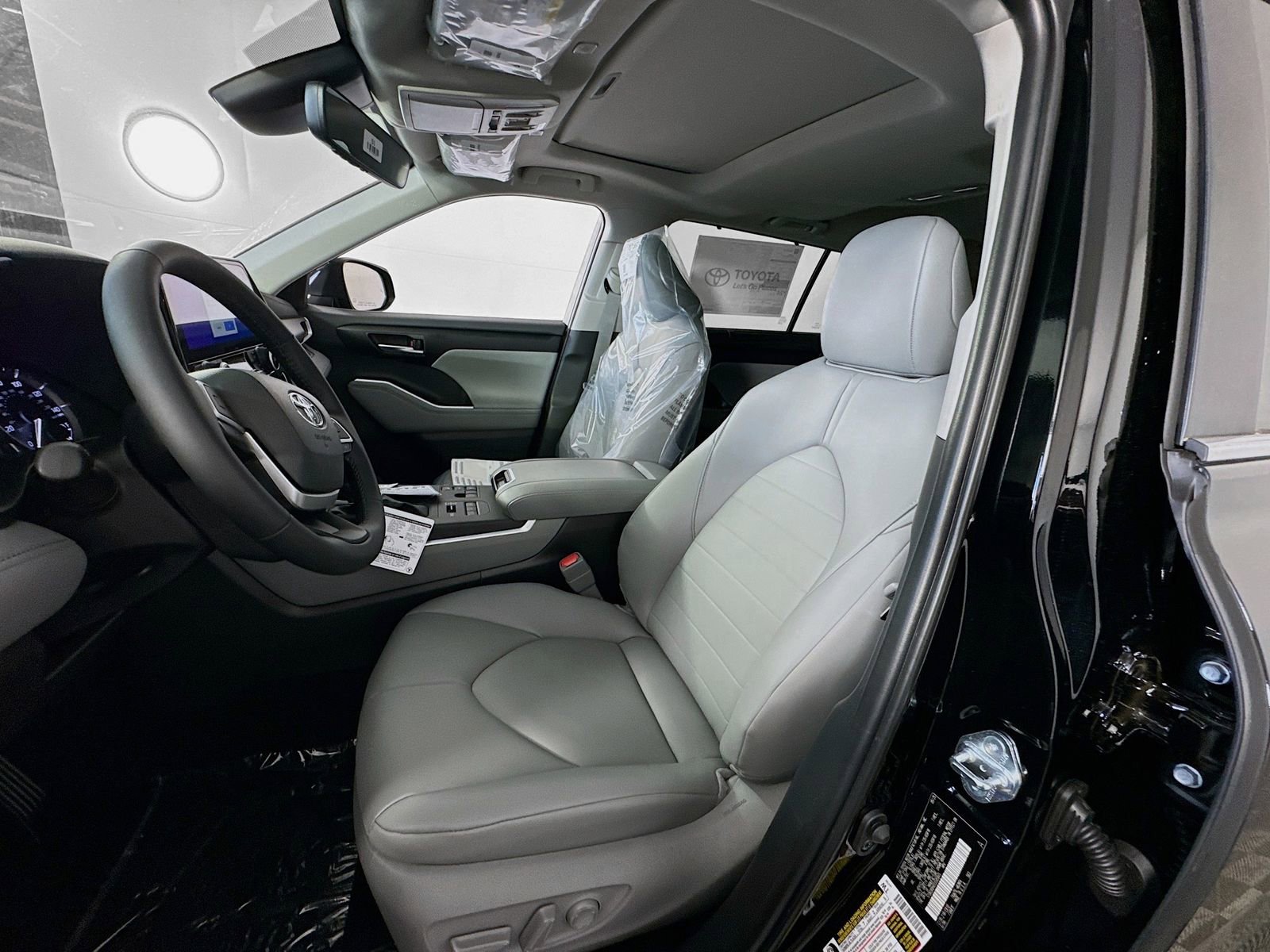 Certified 2025 Toyota Highlander XLE AWD/4WD image 9