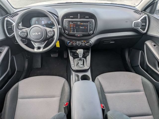 Used 2025 Kia Soul LX FWD image 14