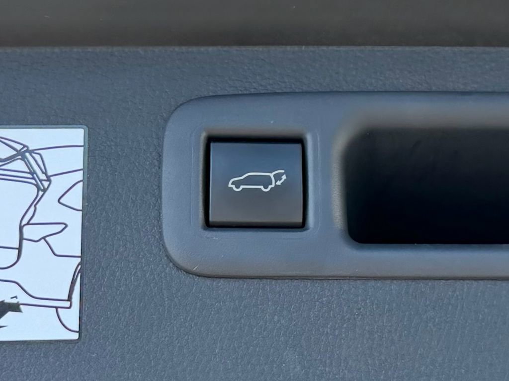 Certified 2024 Toyota Highlander XLE image 10