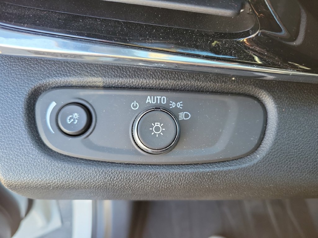 Used 2025 Buick Envista Sport Touring w/ Experience Buick Package FWD image 29