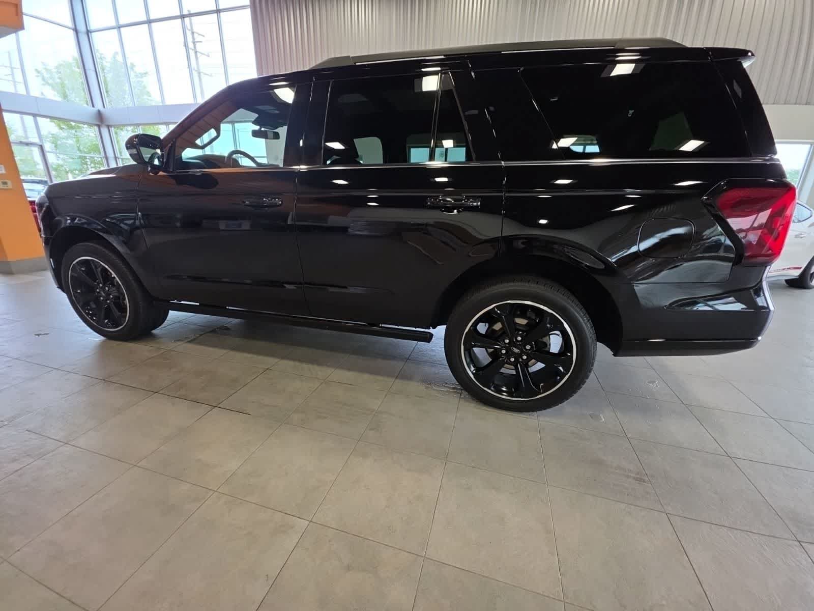 Used 2023 Ford Expedition Limited AWD/4WD image 12