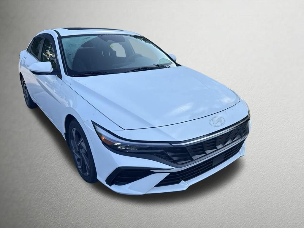 Used 2025 Hyundai Elantra SEL FWD image 1
