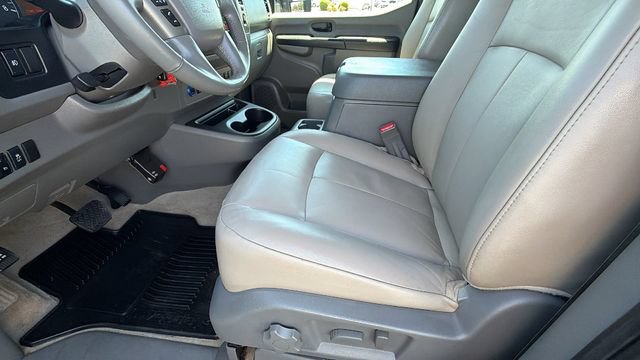 Used 2018 Nissan NV 3500 SL RWD image 15