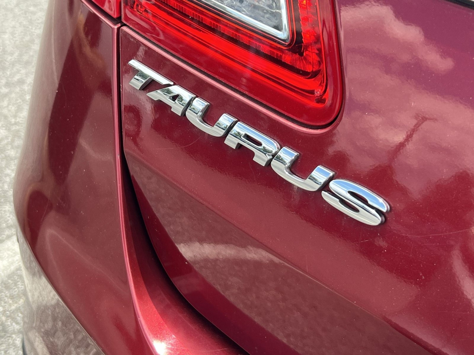 Used 2013 Ford Taurus SEL FWD image 24
