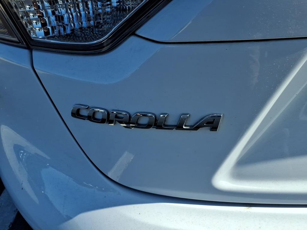 Used 2021 Toyota Corolla LE w/ Carpet Mat Package (TMS) FWD image 9
