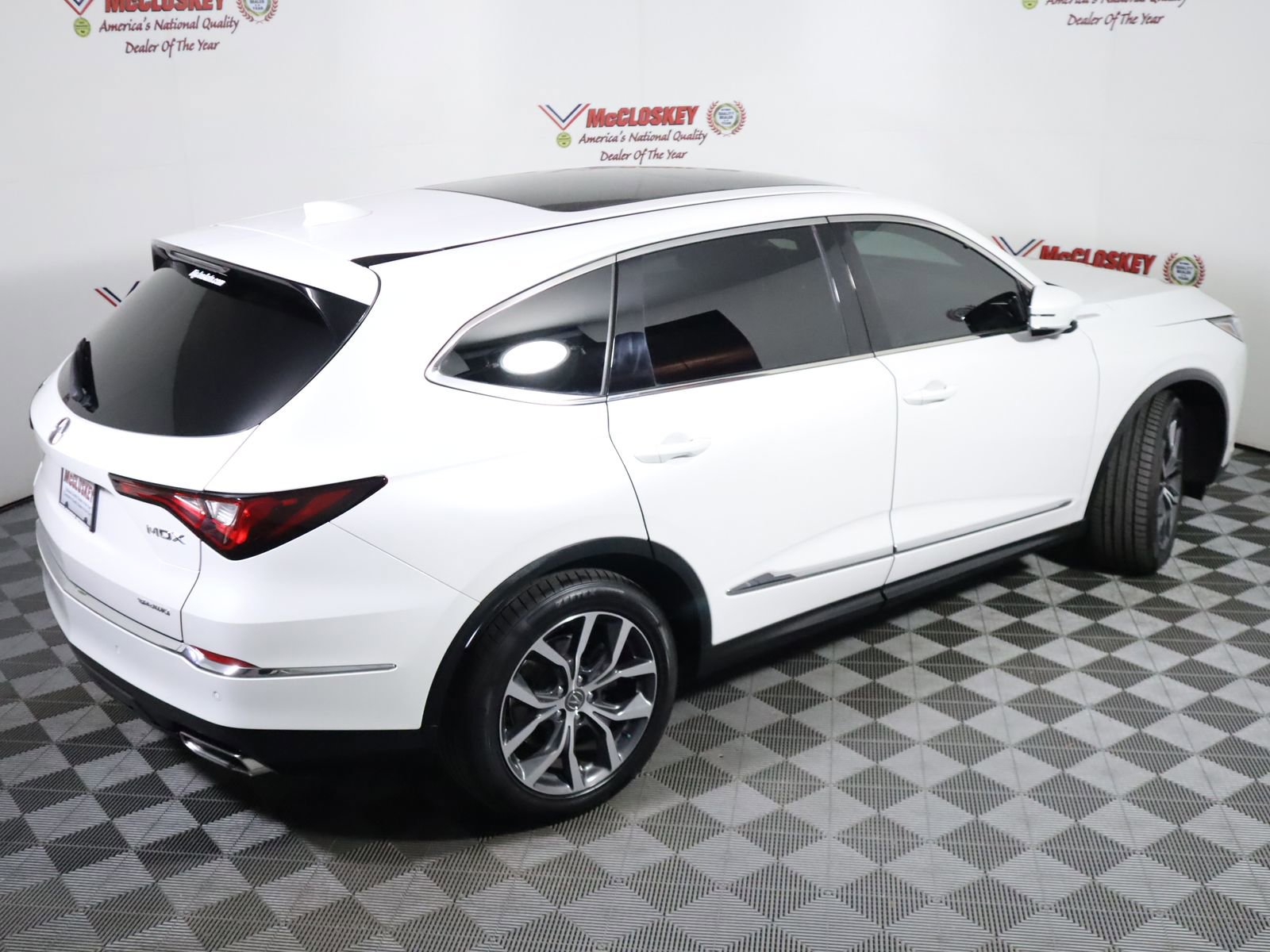 Used 2023 Acura MDX SH-AWD w/ Technology Package image 4
