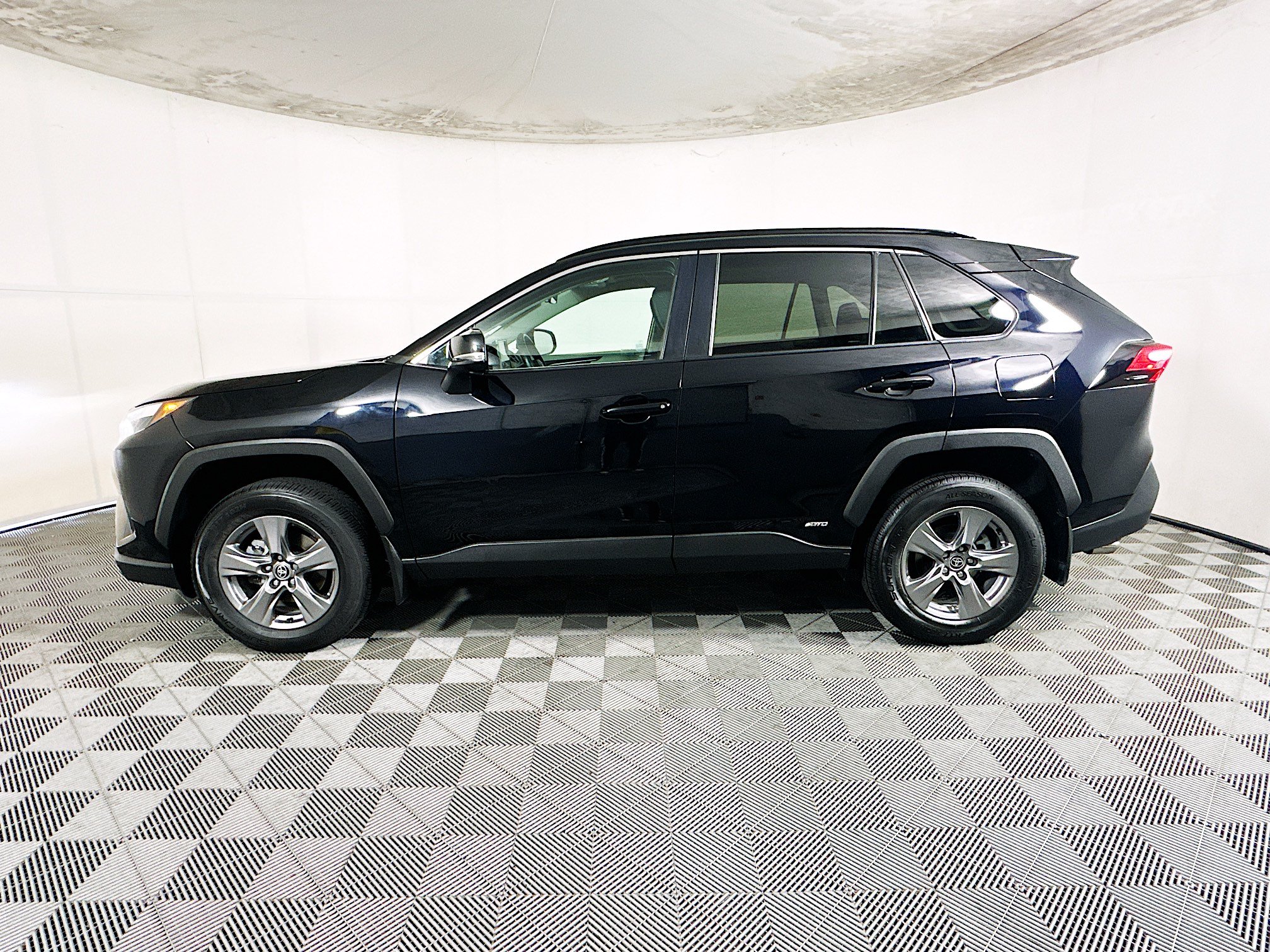 Used 2024 Toyota RAV4 XLE w/ Convenience Package AWD/4WD image 6