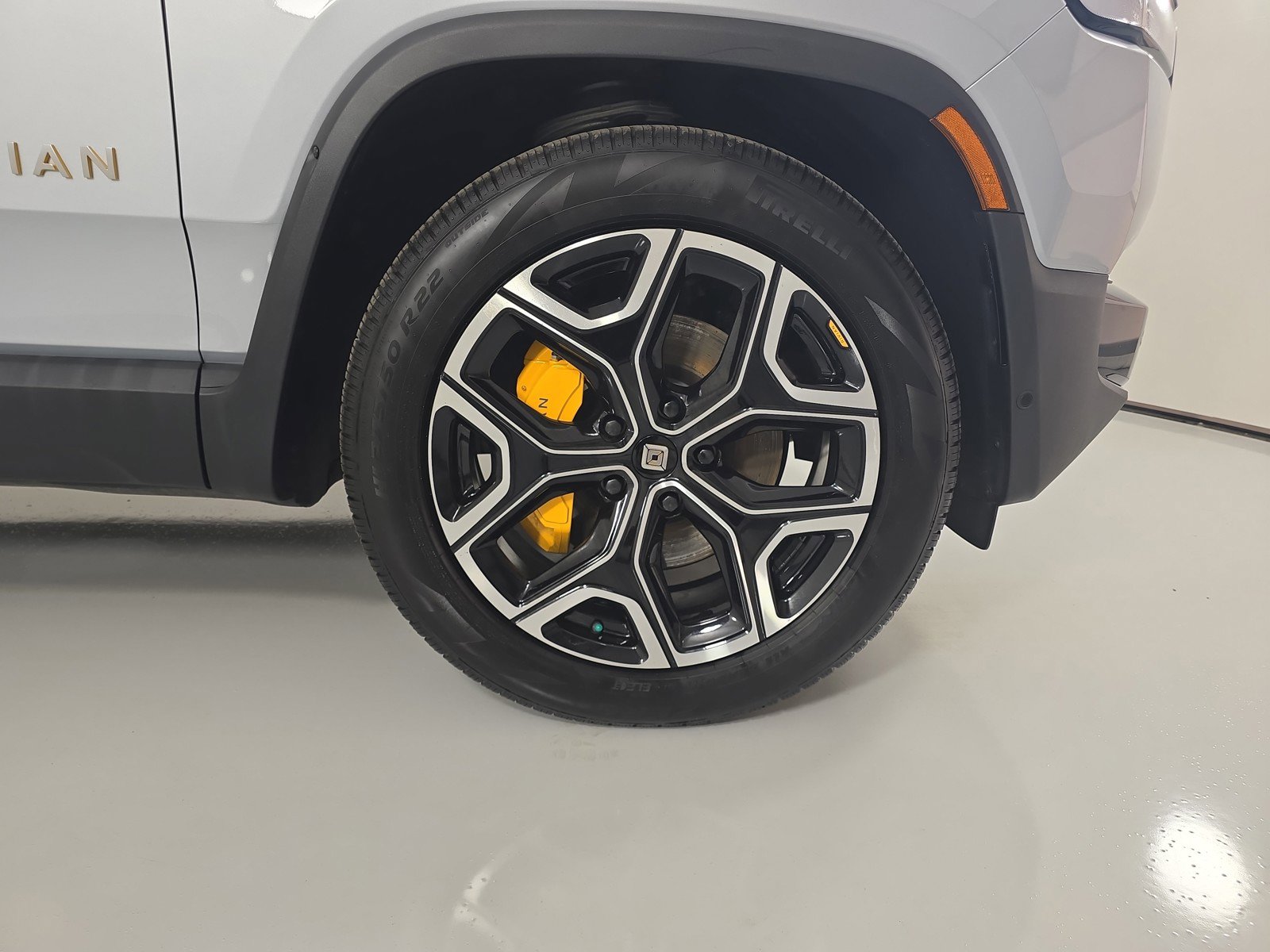 Used 2023 Rivian R1S Adventure AWD/4WD image 11