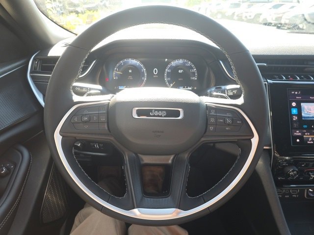 New 2025 Jeep Grand Cherokee Altitude image 15