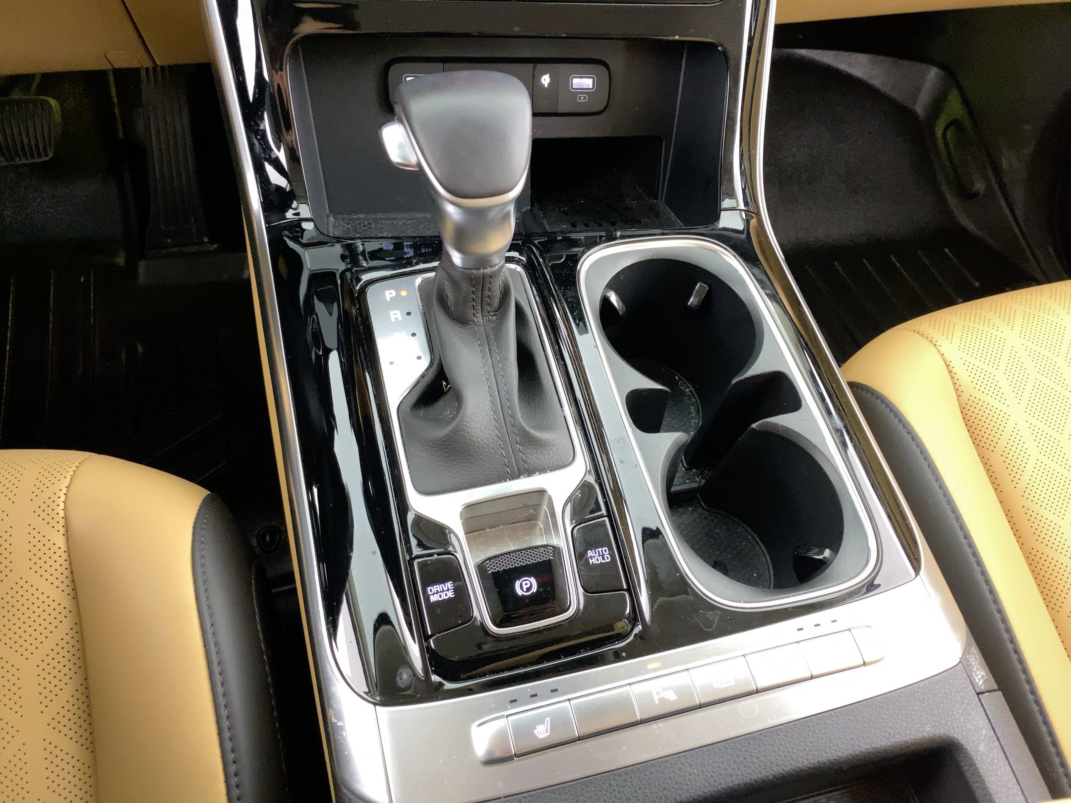 Used 2024 Kia Carnival EX image 16