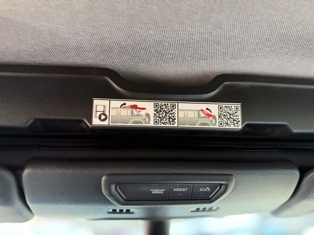 Used 2022 Jeep Wrangler Unlimited Rubicon w/ LED Lighting Group image 17