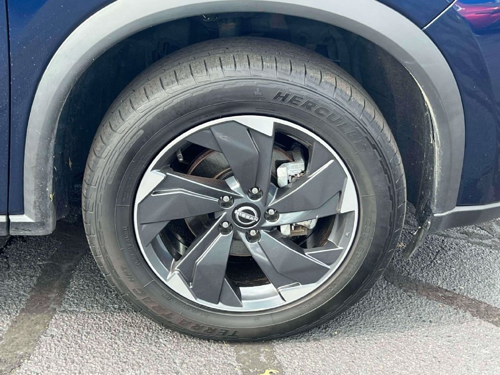 Used 2024 Nissan Rogue SV AWD/4WD image 12