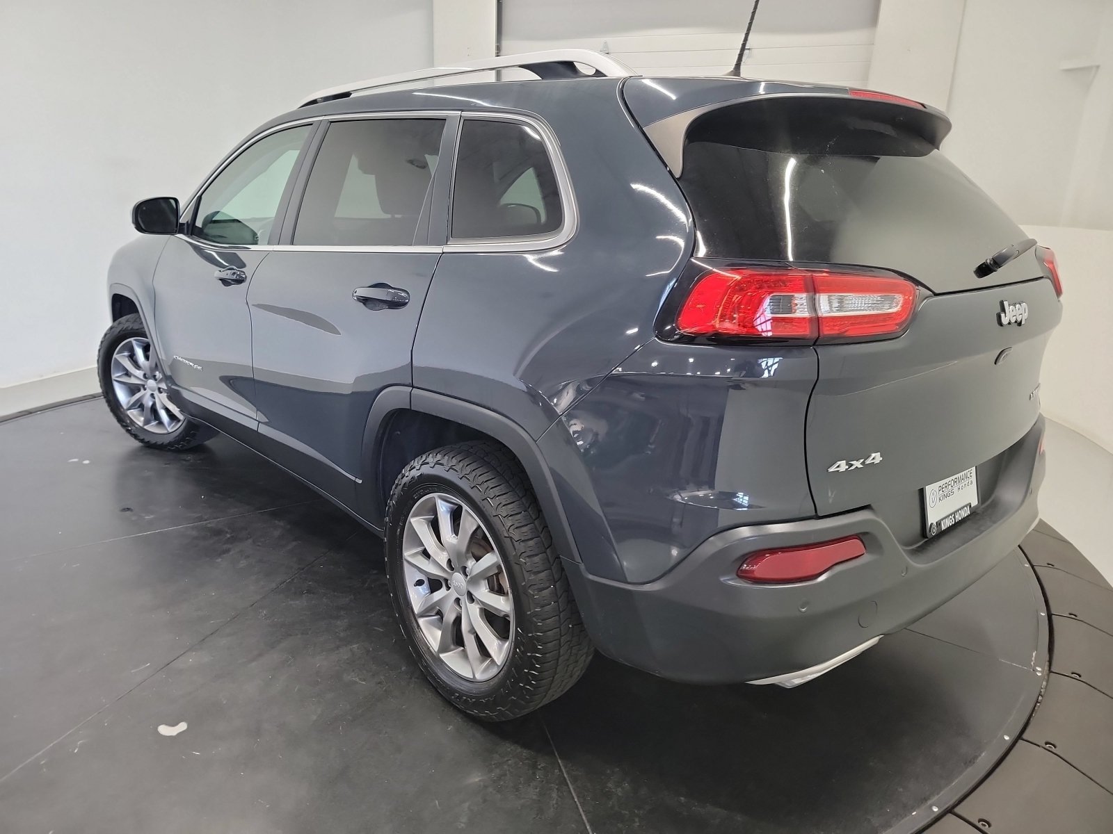 Used 2018 Jeep Cherokee Limited AWD/4WD image 6