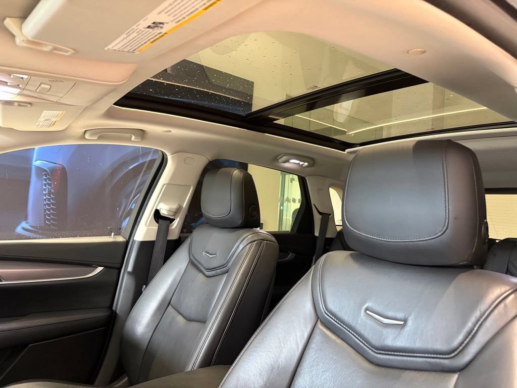 Used 2018 Cadillac XT5 Luxury w/ Driver Awareness Package AWD/4WD image 14