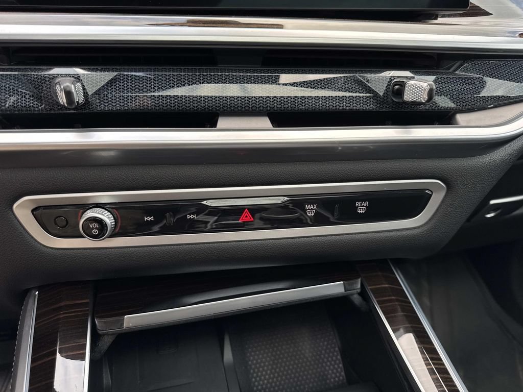 Used 2024 BMW X5 xDrive40i w/ M Sport Package AWD/4WD image 25