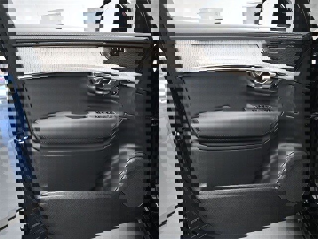 New 2025 Volvo XC90 B6 Ultra w/ Protection Package Premier image 18