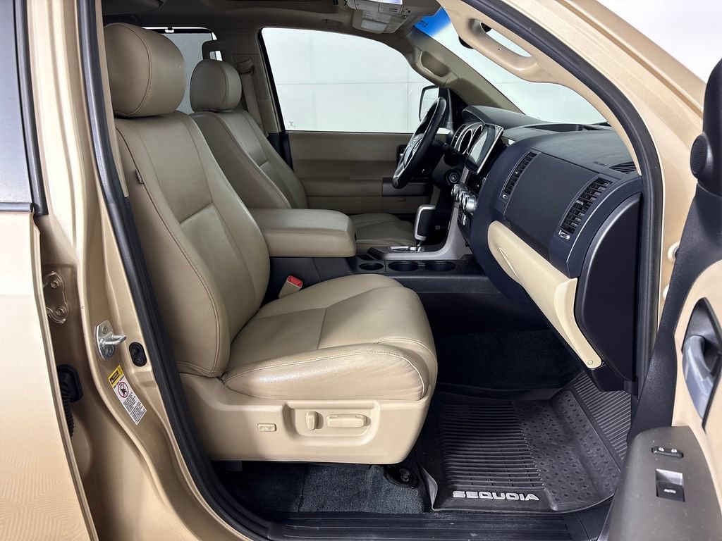 Used 2017 Toyota Sequoia Limited w/ Safety & Convenience Package AWD/4WD image 4