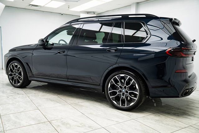 Used 2026 BMW X7 M60i image 3