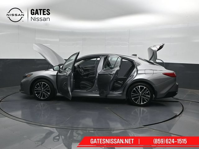 Used 2025 Toyota Camry XLE AWD/4WD image 56