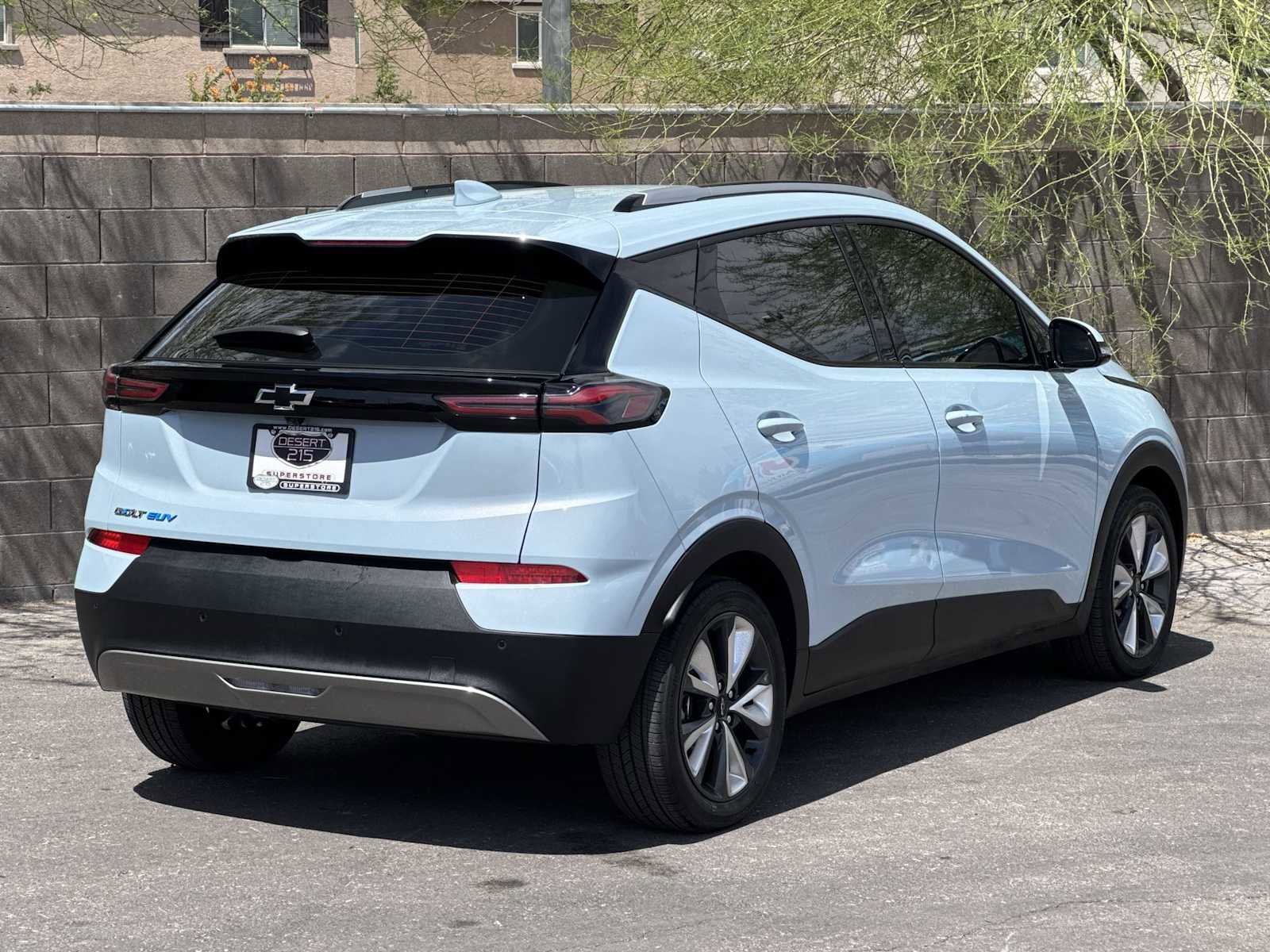 Used 2023 Chevrolet Bolt EUV LT w/ Convenience Package FWD image 8