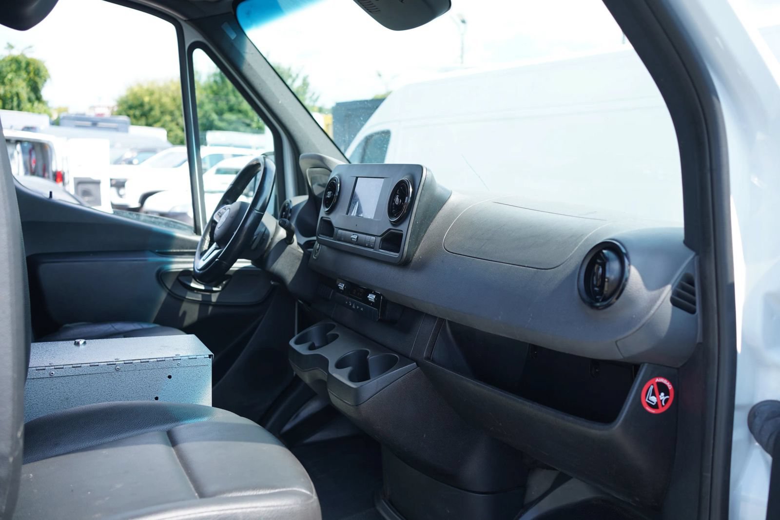 Used 2021 Freightliner Sprinter 2500 RWD image 2