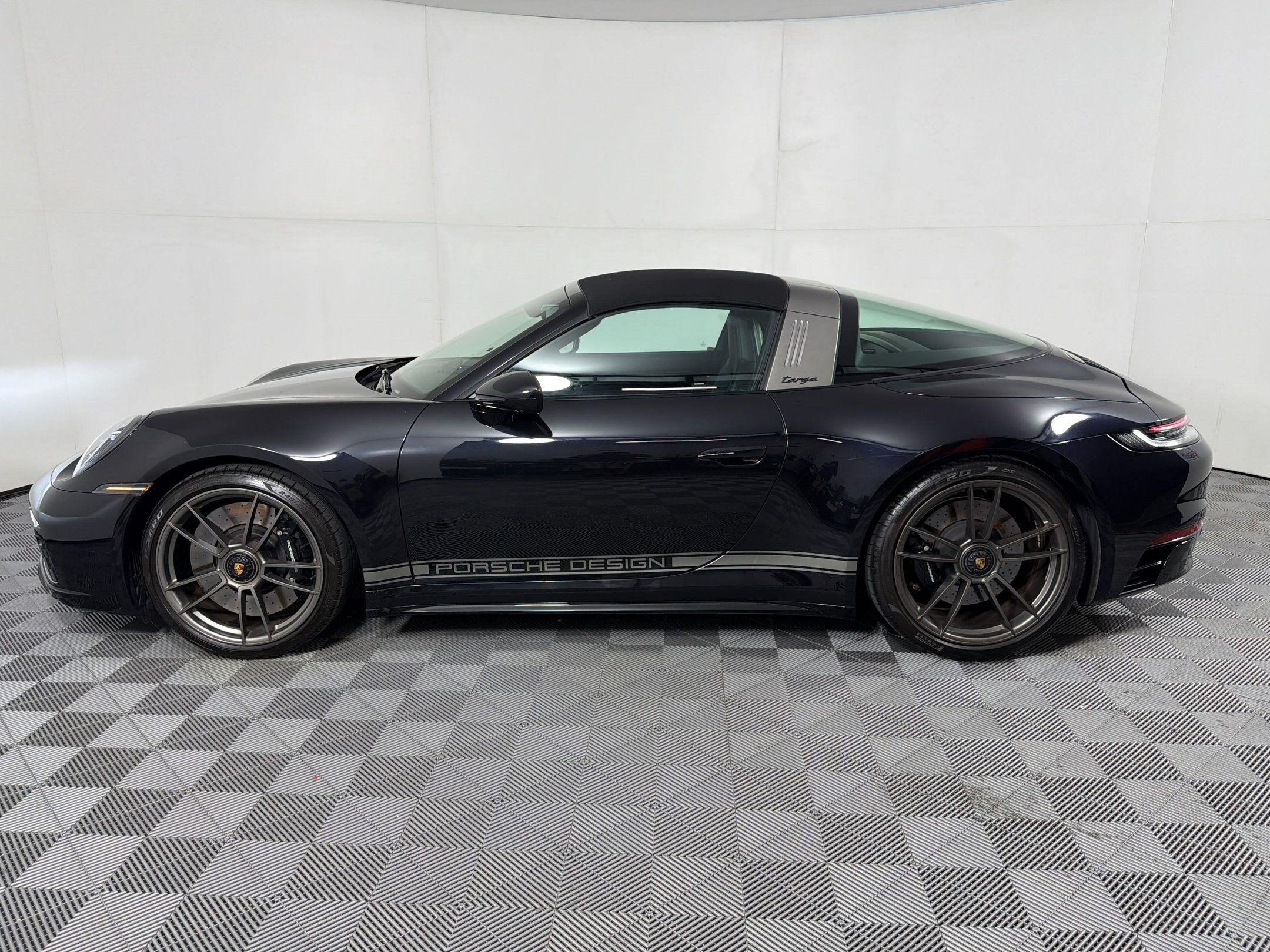 Certified 2023 Porsche 911 50th Anniversary Edition AWD/4WD image 31